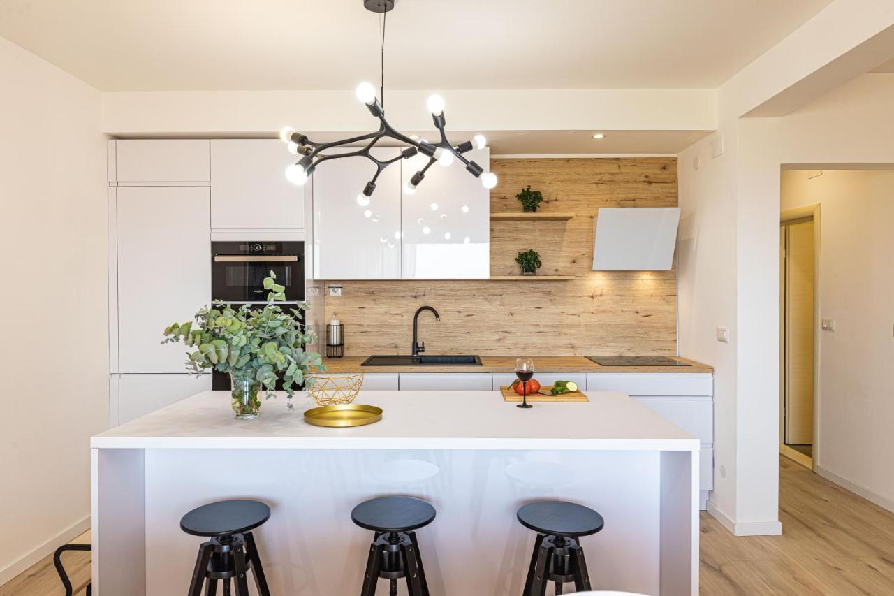 Apartmani Ana คาชเตลา ภายนอก รูปภาพ