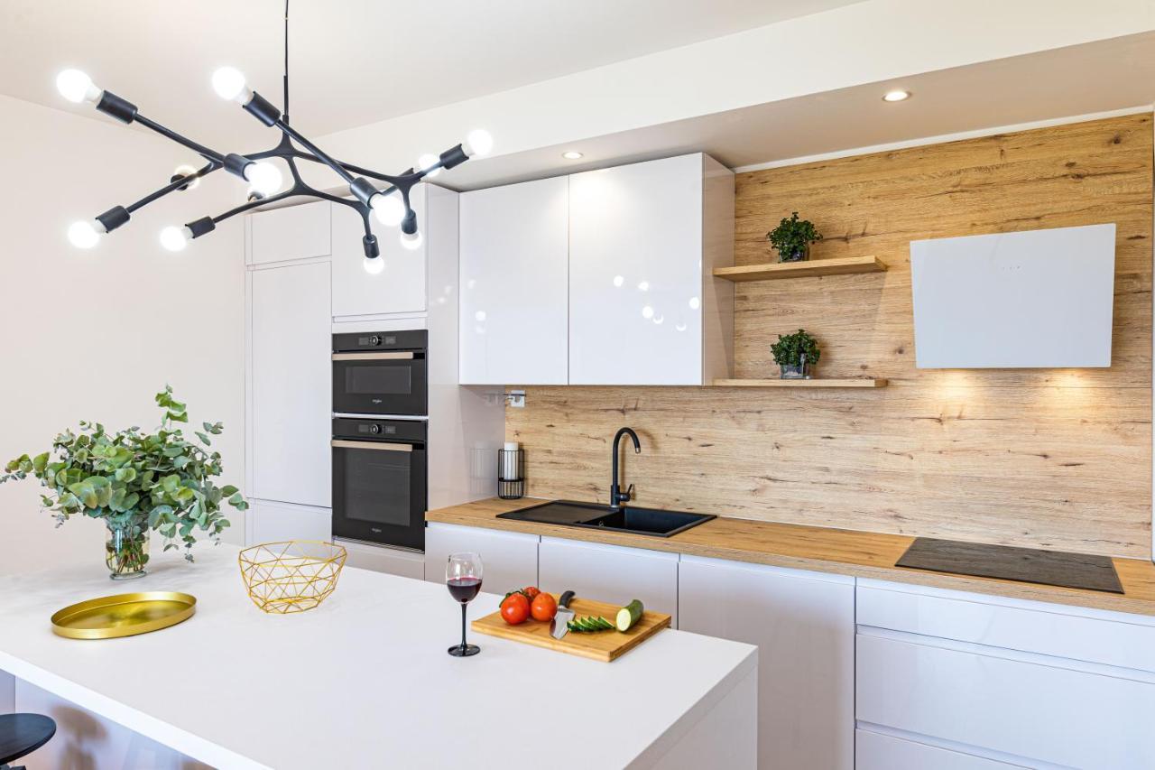 Apartmani Ana คาชเตลา ภายนอก รูปภาพ