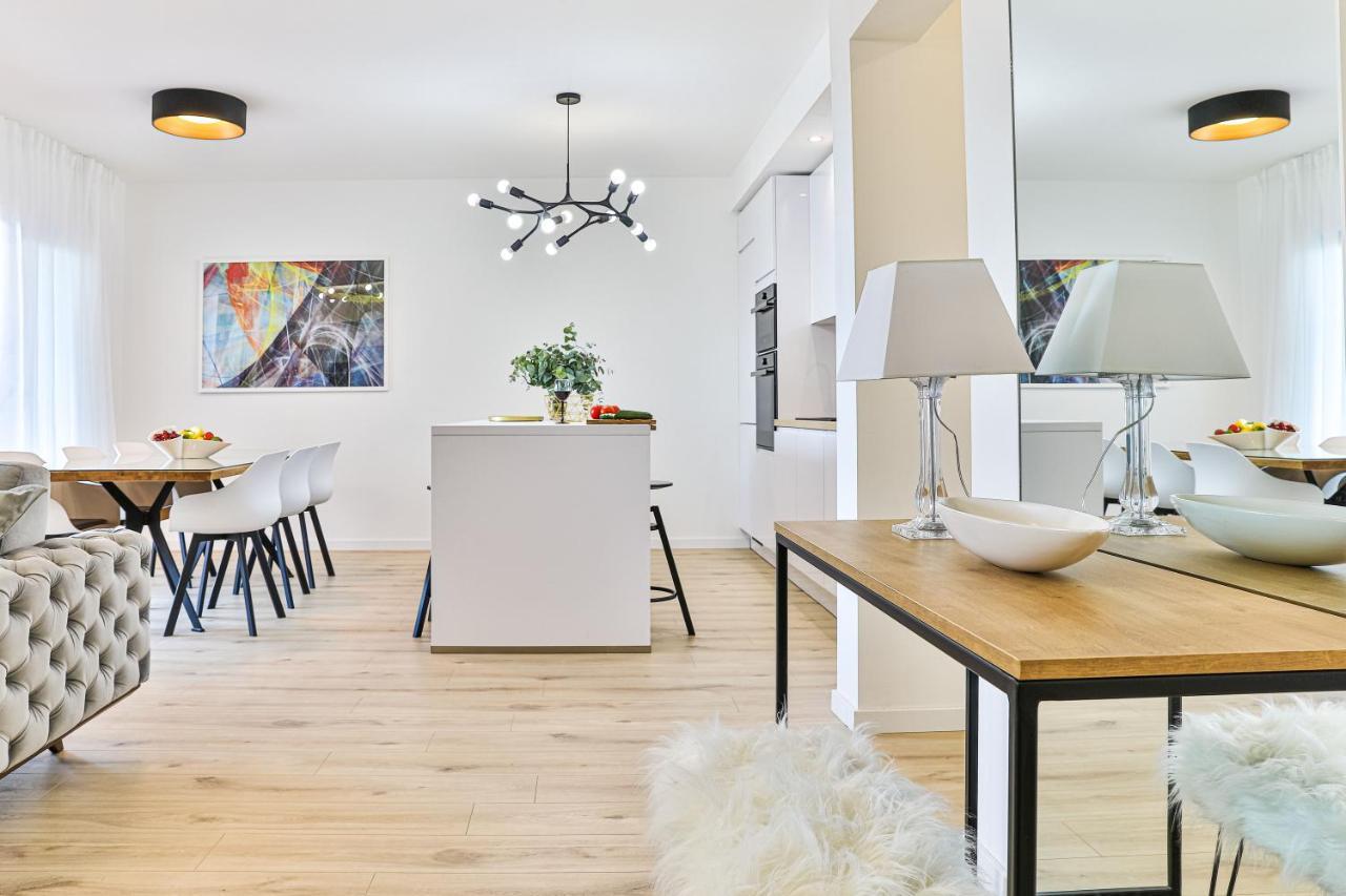 Apartmani Ana คาชเตลา ภายนอก รูปภาพ
