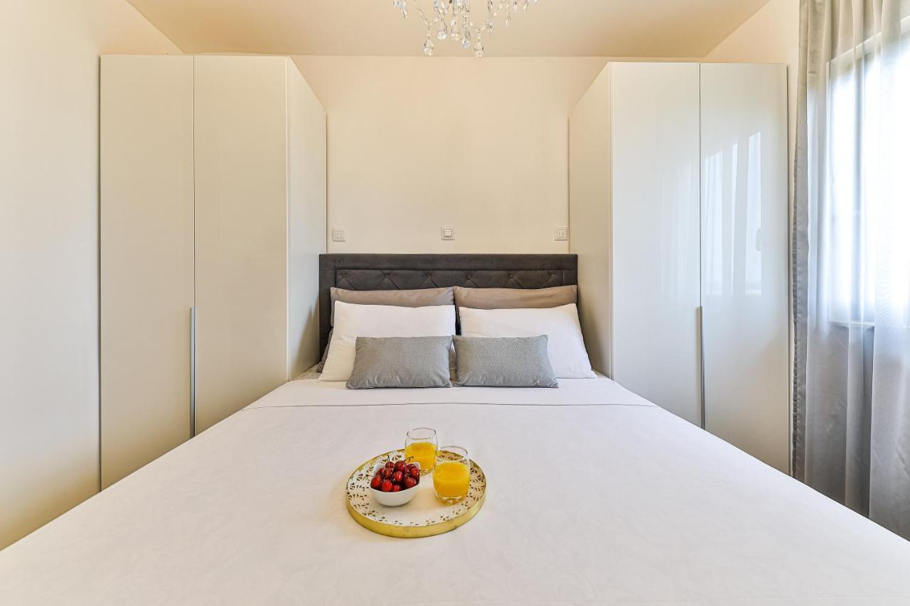 Apartmani Ana คาชเตลา ภายนอก รูปภาพ