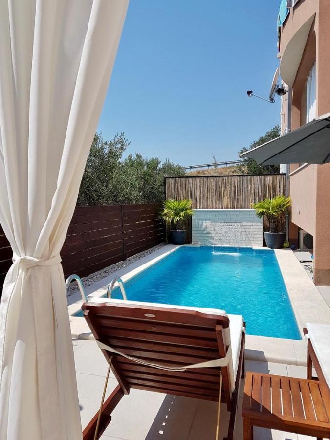Apartmani Ana คาชเตลา ภายนอก รูปภาพ