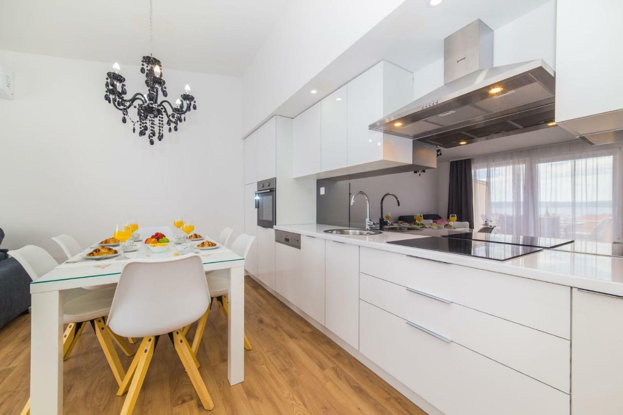 Apartmani Ana คาชเตลา ภายนอก รูปภาพ