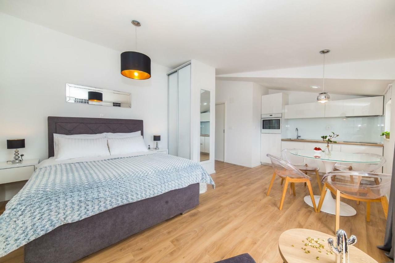 Apartmani Ana คาชเตลา ภายนอก รูปภาพ