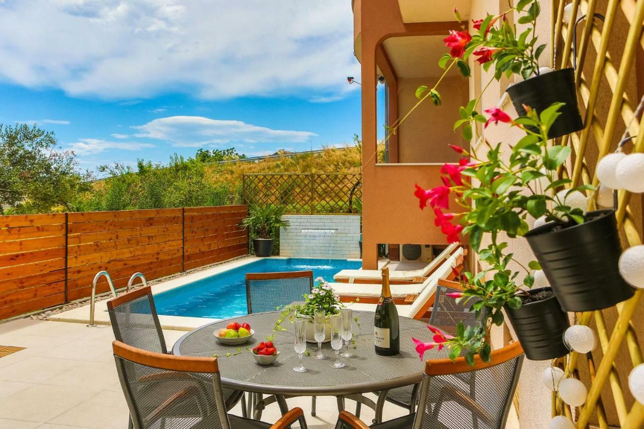 Apartmani Ana คาชเตลา ภายนอก รูปภาพ